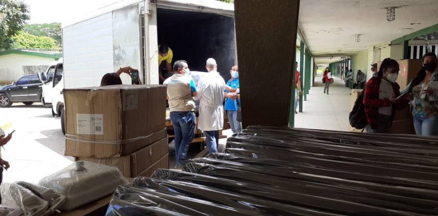 Entregan colchones obstétricos, cama ginecológica y congelador de placentas al hospital central de Maturín.