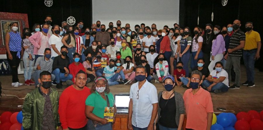 Taller de comunicación especializada formó a más de 100 participantes.