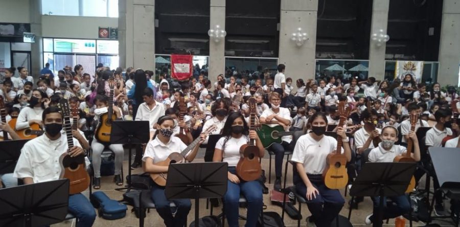 Más de 400 estudiantes de seis escuelas de Monagas realizan concierto.