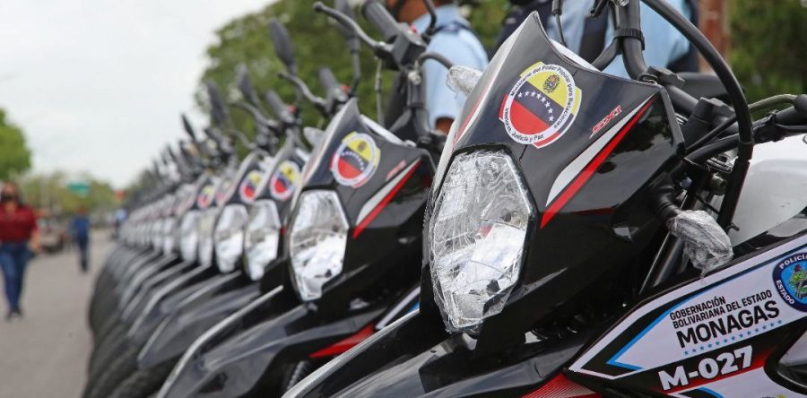 Gobernador Ernesto Luna entregó 150 nuevas motocicletas para fortalecer Cuadrantes de Paz.