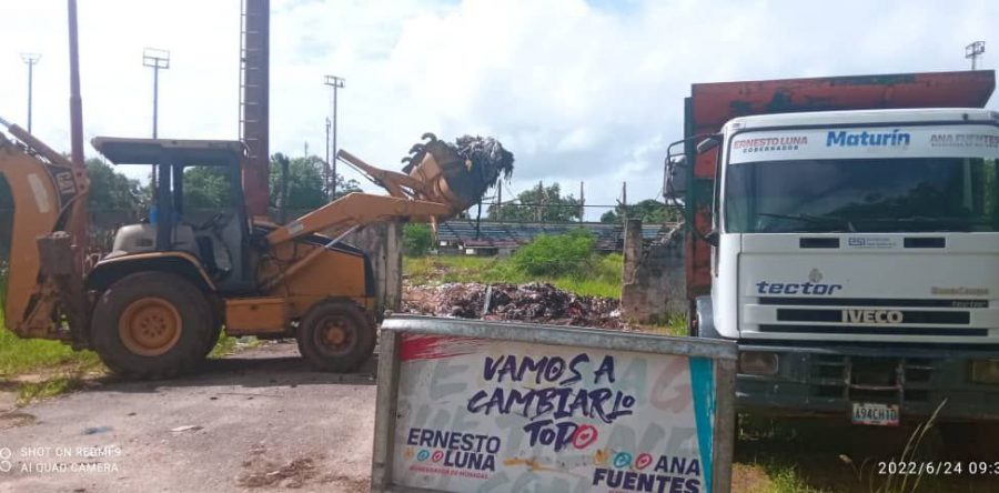 Alcaldía de Maturín retira 30 toneladas de basura del estadio de Santa Inés.