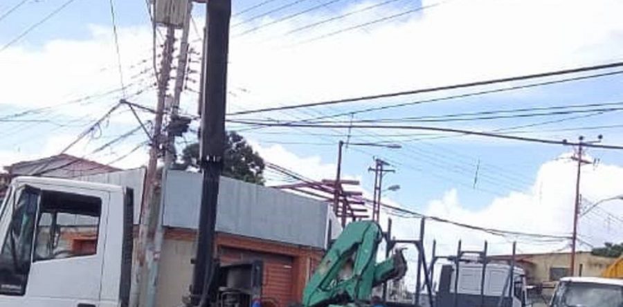 Instalan transformador para atender comercios en sector La Manga de Maturín.