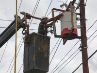 Continúan los trabajos de alumbrado público en la Zona Industrial de Maturín.