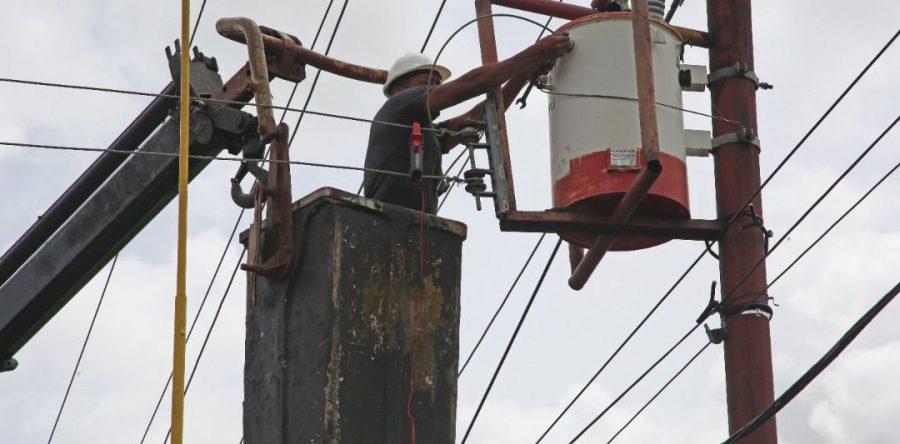 Continúan los trabajos de alumbrado público en la Zona Industrial de Maturín.