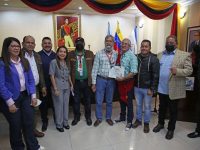 Condecoran a periodistas monaguenses en su día.