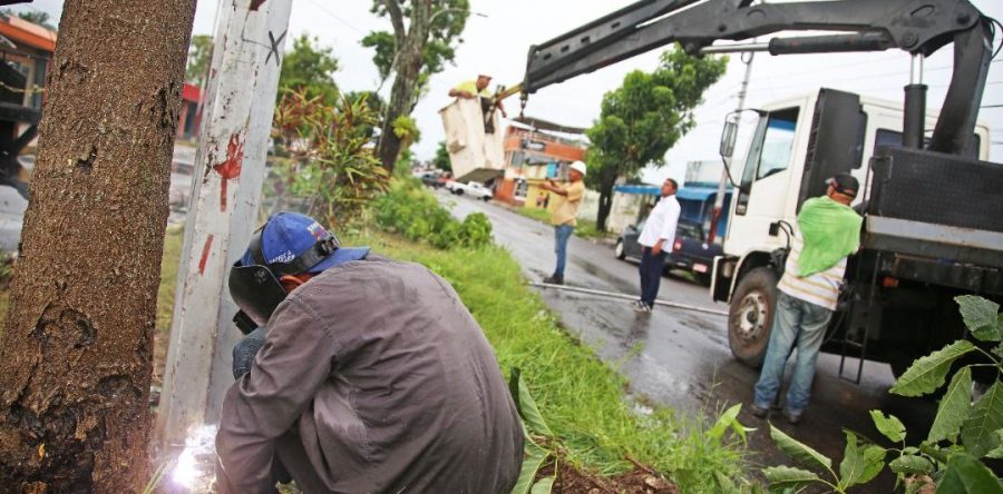 En tiempo récord reparan postes en el sector Los Guaritos IV de Maturín.