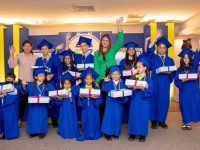 Alcaldesa Ana Fuentes fue madrina de una promoción estudiantil.