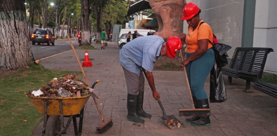 Despliegan cuadrillas de limpieza en el Paseo Bolívar y Calle Barreto de Maturín.