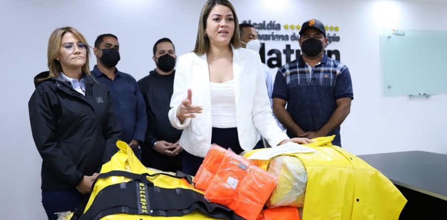 Alcaldesa Ana Fuentes equipa a trabajadores de los servicios públicos en Maturín.