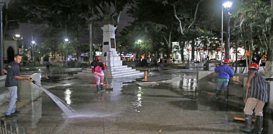 Desinfectan 16 plazas y 12 arterias viales en Maturín.