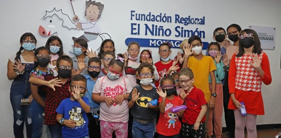 Fundación El Niño Simón Monagas beneficia a 200 niños con la entrega de lentes correctivos.