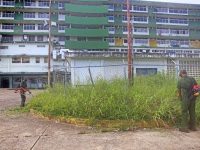 Realizan jornada de desmalezamiento en el Hospital Central de Maturín.