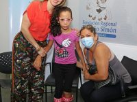 Fundación regional El Niño Simón entregó férulas a la pequeña Gabriela Valentina.