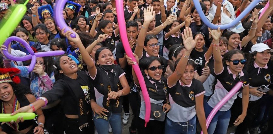 Con un gran espectáculo homenajean a nuevos bachilleres de Maturín.