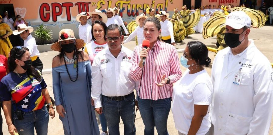 Gobernación, Alcaldía y Barrio Tricolor dejan engalanado a El Furrial por su aniversario.