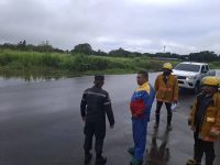 Supervisan sectores afectados por fuertes lluvias en Maturín.
