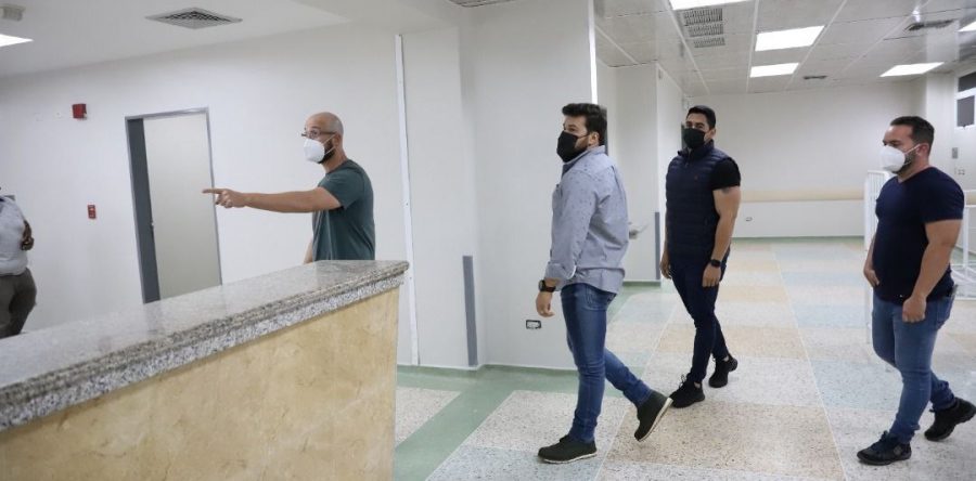 Gobernador Ernesto Luna inspeccionó obras de infraestructuras en áreas de salud y deportes.