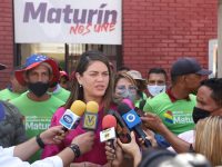 Alcaldesa Ana Fuentes entregó más de 500 uniformes para trabajadores de las cuadrillas.