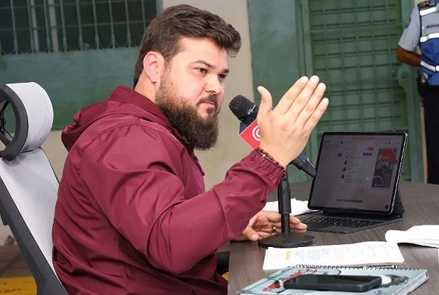 Gobernador Ernesto Luna anuncia programa regional de vacunación “Protegiendo el futuro”.