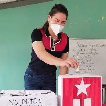 Ana Fuentes participa en elecciones de UBCh junto a la militancia del PSUV