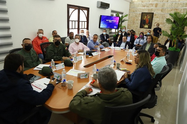 Gobernador Ernesto Luna evalúa servicios de telecomunicaciones en Monagas.