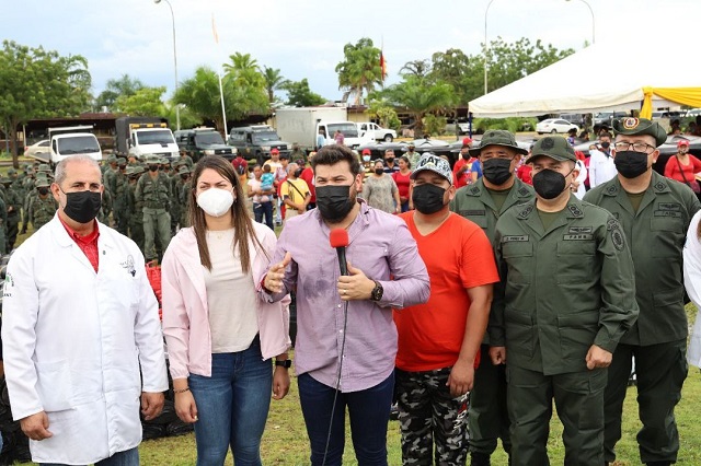 Gobernador Ernesto Luna entregó 25 kits de rehabilitación a Bricomiles de centros de salud en Monagas.