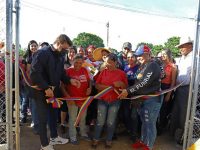 Gobernador Ernesto Luna entrega ciento por ciento rehabilitada cancha de usos múltiples en El Furrial