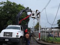 Alcaldía y Corpoelec restablecen servicio eléctrico en la avenida Libertador de Maturín.