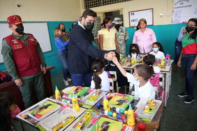 Gobernador Ernesto Luna da apertura al nuevo año escolar en Monagas.