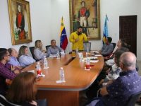 Gobernador Ernesto Luna y representantes de la red hotelera coordinan reimpulso del sector turístico.