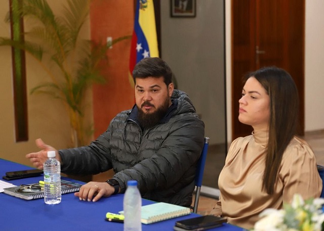 Más de 100 pastores evangélicos de Monagas oraron por Ernesto Luna y Ana Fuentes.