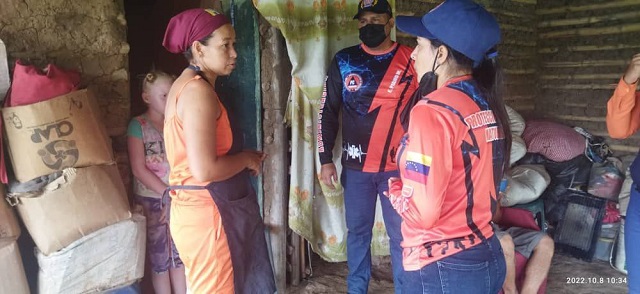 Atienden 24 familias afectadas por lluvias en El Barril, parroquia La Pica de Maturín.