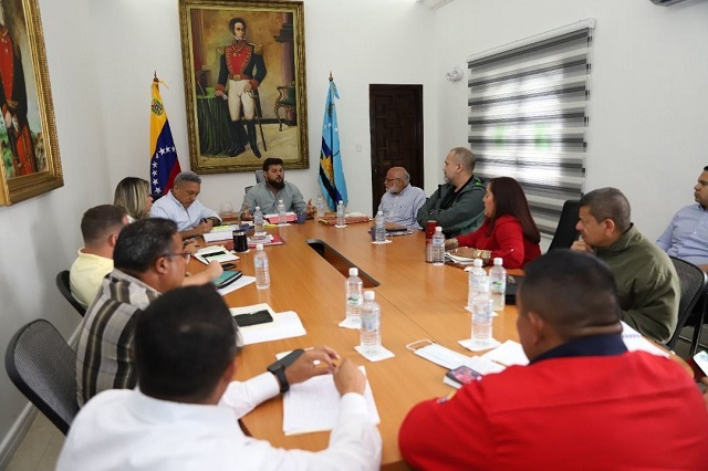 Gobernador Ernesto Luna apoyará a Corpoelec Monagas en la recuperación de camiones cesta.