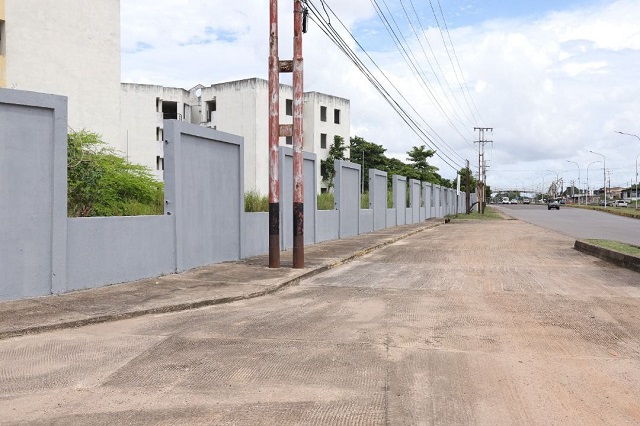 Alcaldía embellece paredones en la Bella Vista y continúa limpieza del Distribuidor Amarilis.
