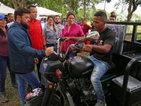 Gobernación, alcaldía de Maturín y Banco Bicentenario entregan 90 financiamientos a conuqueros y motorizados.