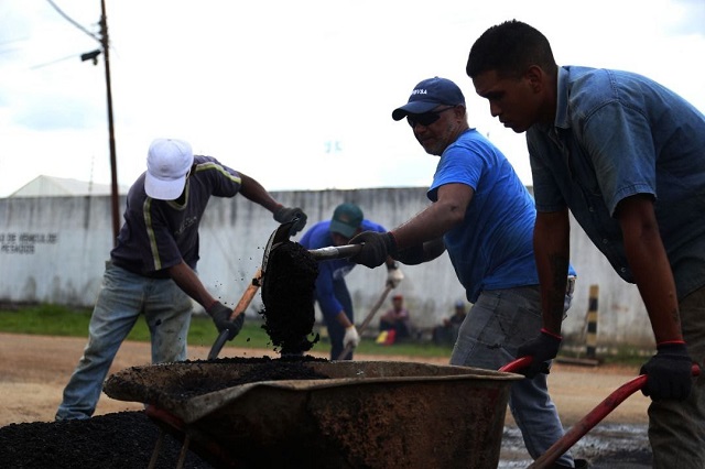 Gobernación aplicó 135 toneladas de asfalto en dos parroquias de Maturín.
