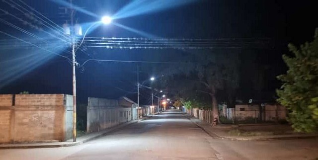 Alcaldía de Cedeño instala 397 bombillos led en Caicara y San Félix.