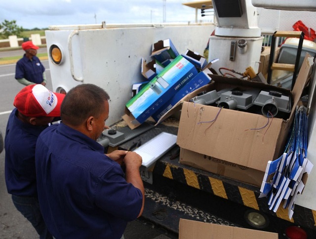 Inician plan de alumbrado en la avenida Rómulo Gallegos de Maturín.