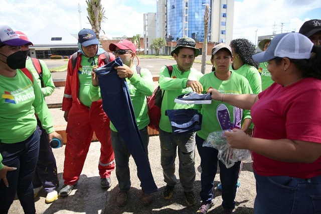 Alcaldía de Maturín entrega uniformes para trabajadores de alumbrado público y vialidad