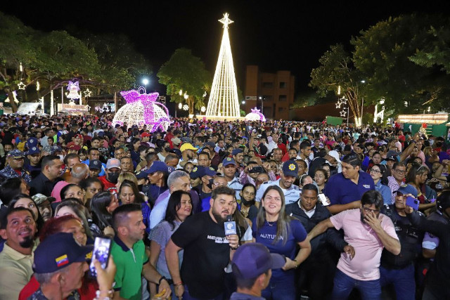 Encienden oficialmente la Navidad en Maturín