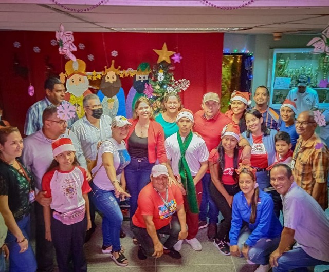 Dan la bienvenida a la Navidad en el municipio Ezequiel Zamora.