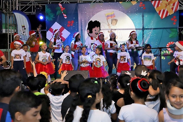 Fundación El Niño Simón da inicio a la navidad con el árbol más alto de Monagas.