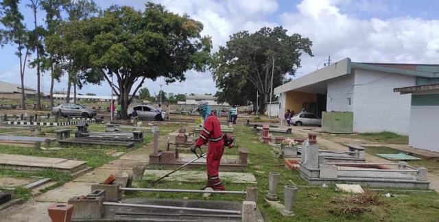 Alcaldía inició labores de limpieza en el Cementerio Municipal de Maturín.