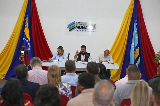 Gobernador Ernesto Luna socializa con jefes de despachos y autoridades del PSUV las 7 líneas del presidente Maduro