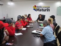 Alcaldesa Ana Fuentes inicia abordaje en La Candelaria.