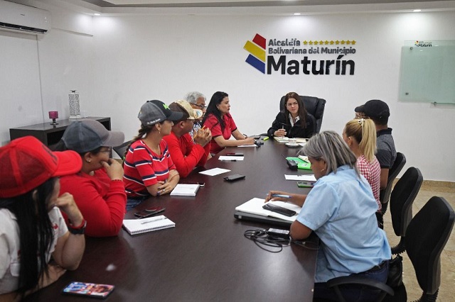 Alcaldesa Ana Fuentes inicia abordaje en La Candelaria.