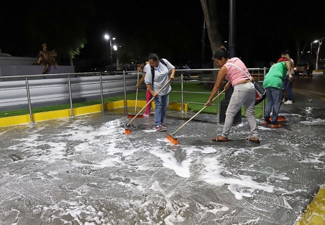 Limpian la Plaza 7, la del Estudiante y la Redoma Juana La Avanzadora.