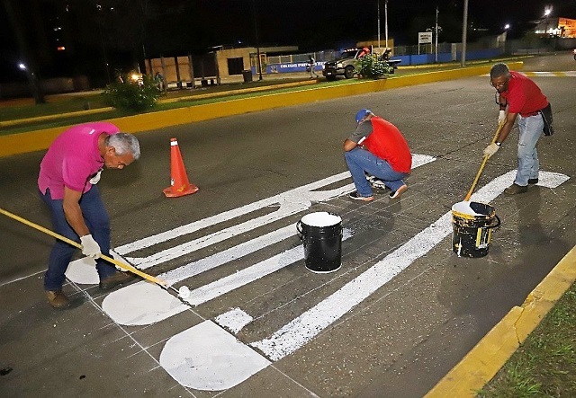 Inician demarcación de paradas en la avenida Juncal.