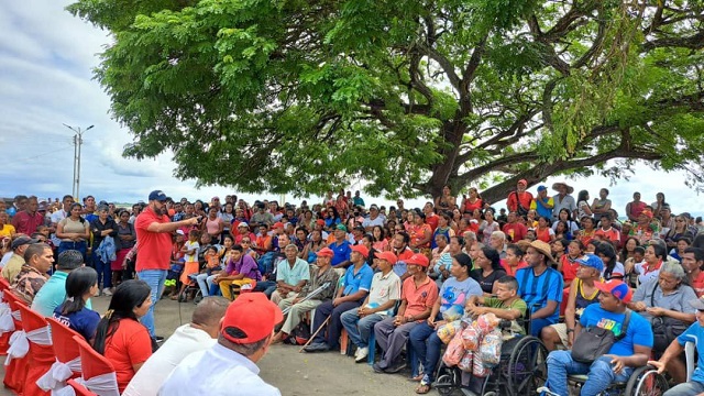 Realizan parlamentarismo de calle en Barrancas del Orinoco para discutir Ley Especial para los Trabajadores con Discapacidad.