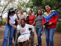 Entregan ayudas técnicas en varios sectores de La Candelaria.